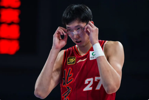 开云体育入口-争议！周琦连拍视频为杜兰特霍姆格伦NBA全明星拉票 舆论却群嘲